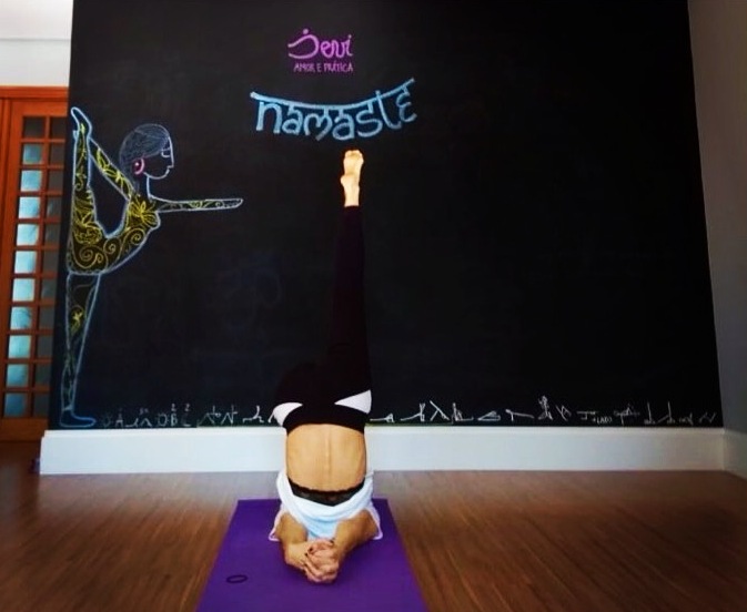 yoga muito alem do tapetinho roxo