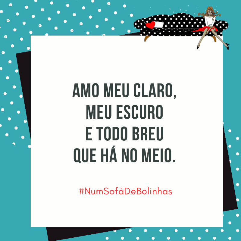 Num sofá de bolinhas