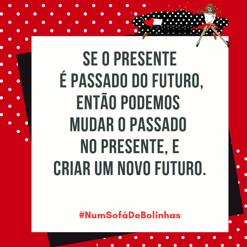 Num sofá de bolinhas