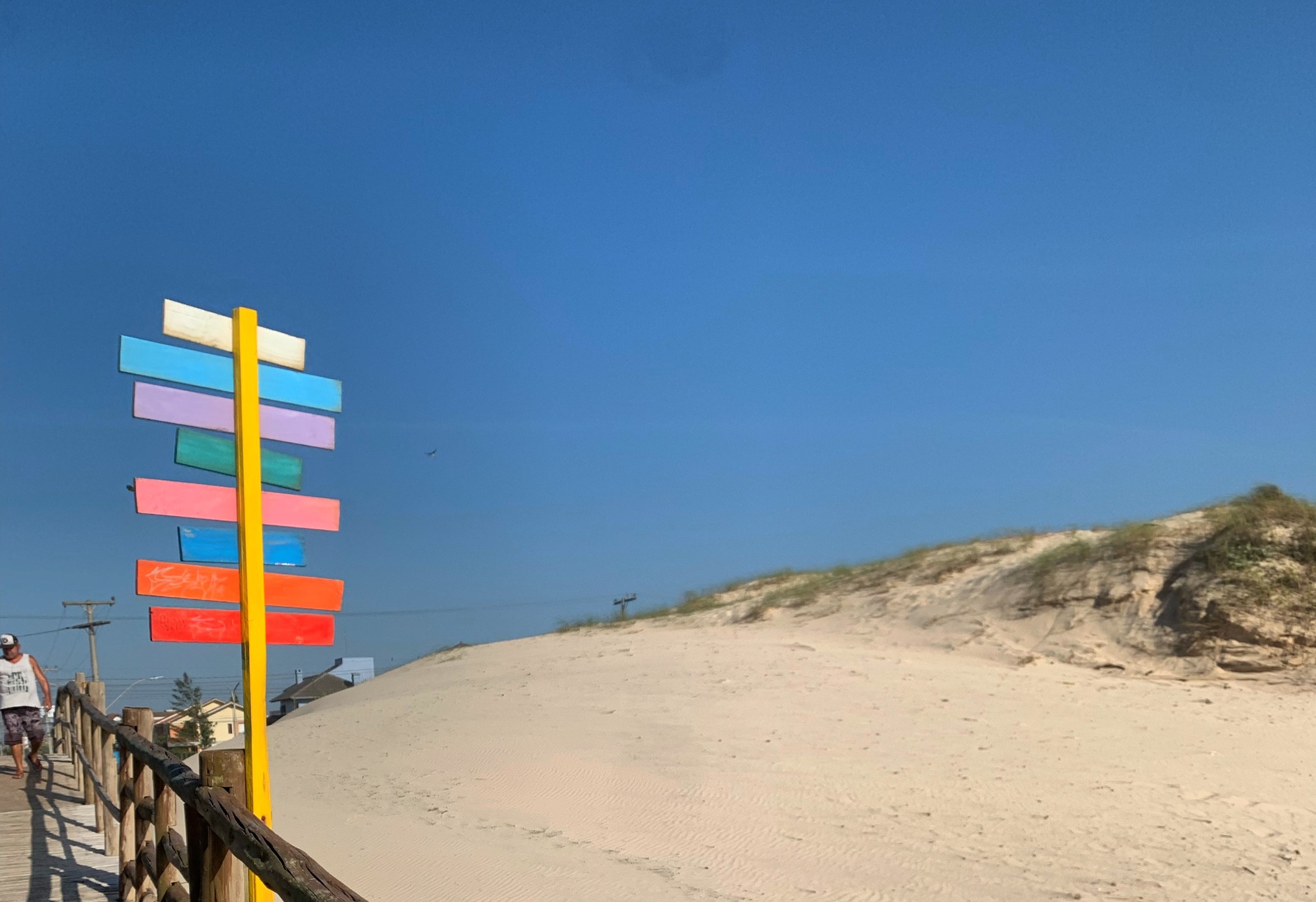 sol, sombra, maresia e doramas . dias de praia